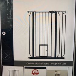 NEW IN BOX XL BABY/PET GATE 41”High And Up To 39” Wide