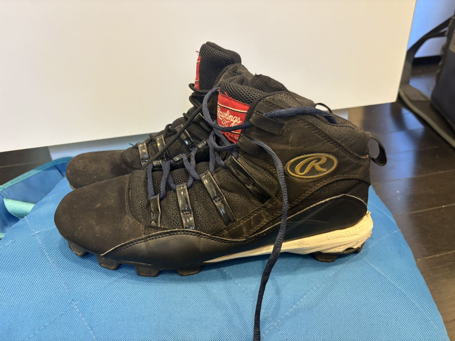 Boys/Teen Baseball Cleats - Size 8