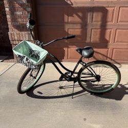 Beach Cruiser like new with cup holder and basket!! - $50