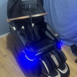 SOMANOVA MASSAGE CHAIR WITH SPEAKERS NEW NEW NEW!!