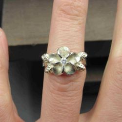 Size 6.25 Sterling Silver Tarnished Flower Clear CZ Stone Band Ring