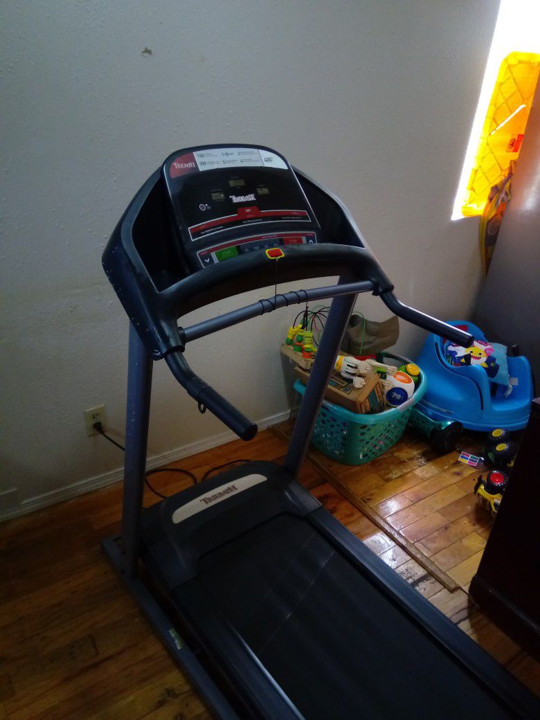 400t Triumph Treadmill Back Up For Sale! (Video included).
