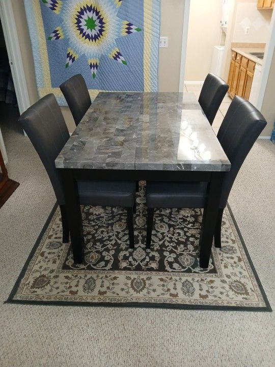 Petersburg Table & 4 Chair