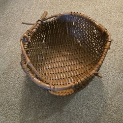 Big Wicker Basket With Stick Rim