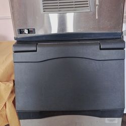 Commercial Ice Machine 