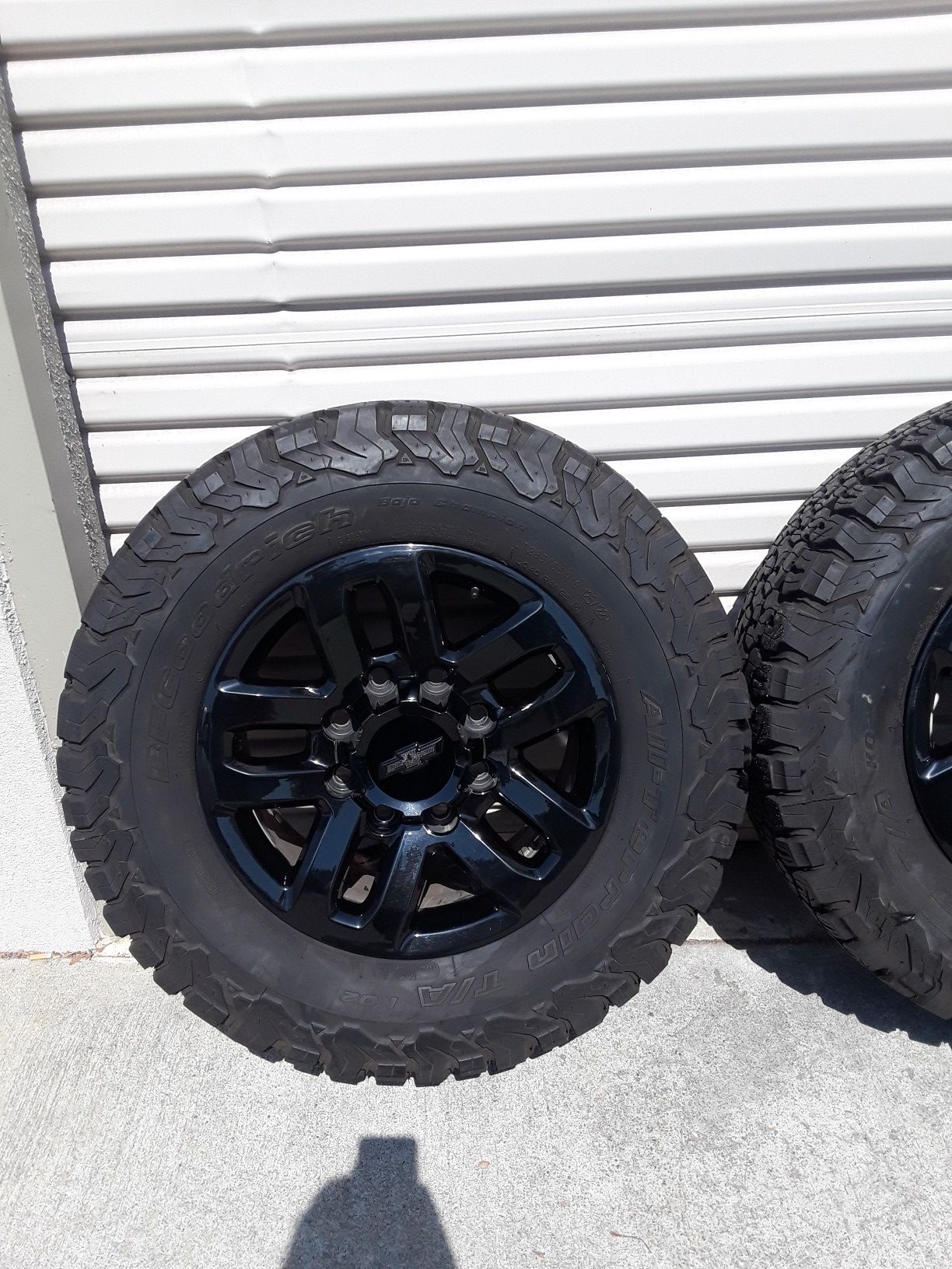 2018 chevy silverado 2500 midnight edition wheels and tires