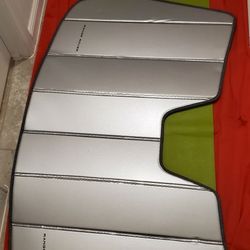 Asking $45 or BEST OFFER  on this 2013-2020 L405 Range Rover Windshield Reflective Sunshade VPLGS0487

