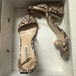 Steve Madden Sandals Size 6. $10