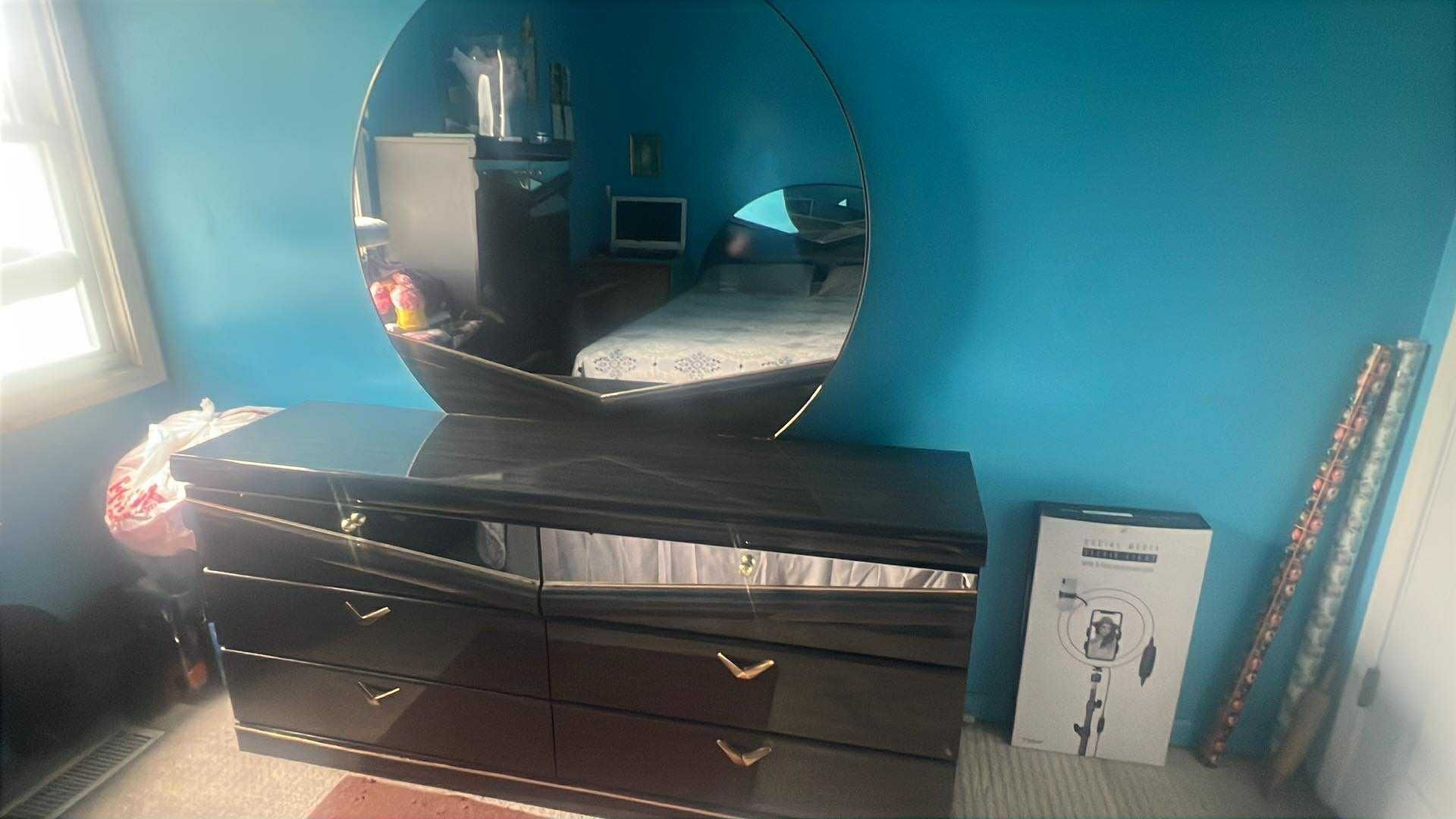 Queen Bedroom Set PERFECT CONDITION
