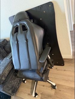 Gaming table & chair