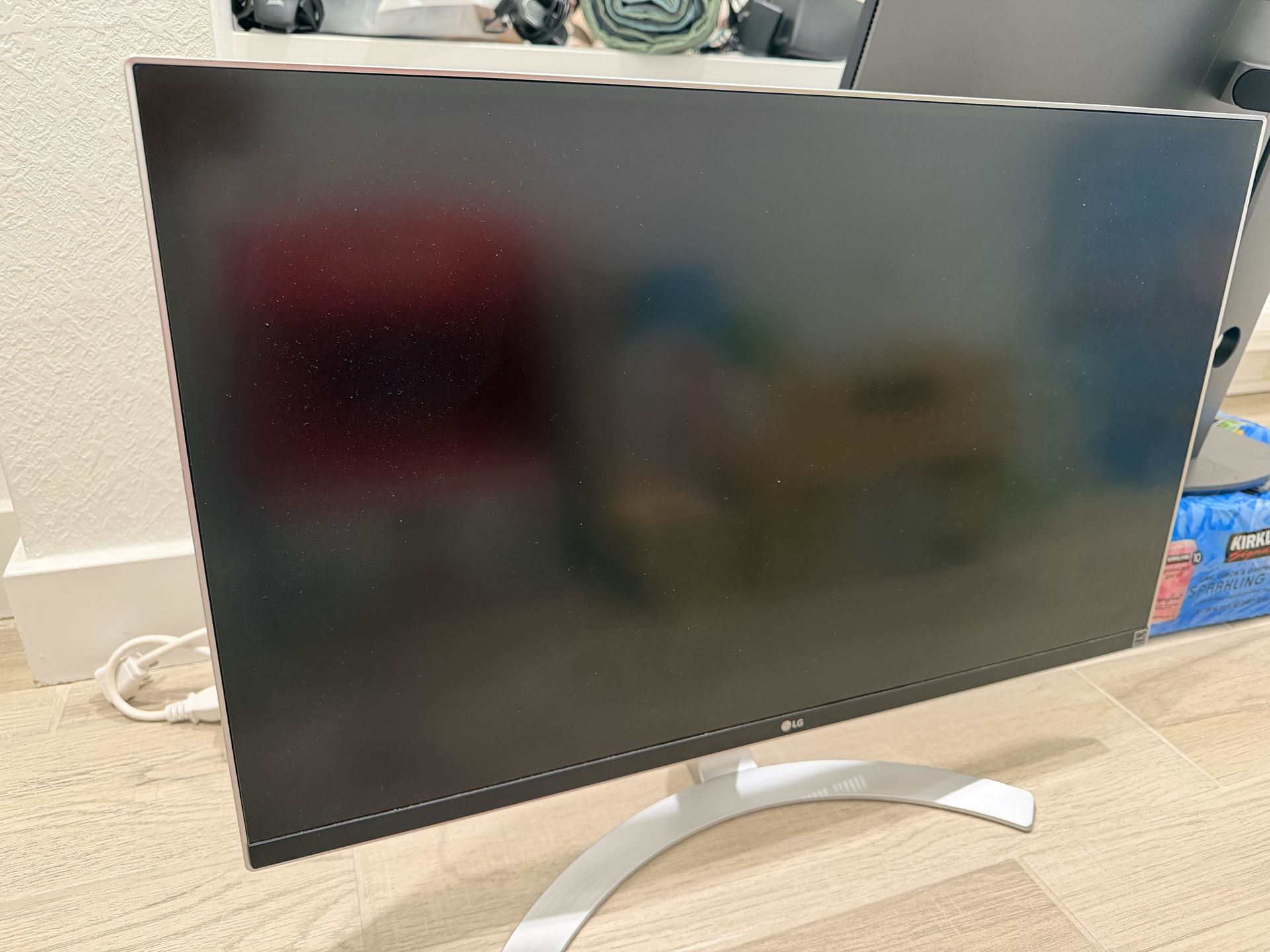 LG 27” monitor 27UD68-W