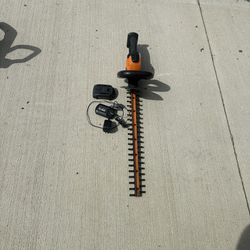 LIKE NEW WORX 20V POWER SHARE 22" CORDLESS HEDGE TRIMMER BATTERY AND CHARGER $85