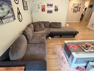Dania- HUGO RIGHT SECTIONAL- $800 OBO