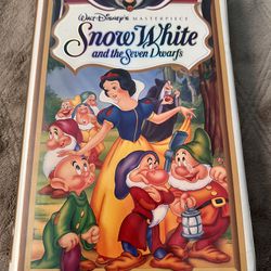 Walt Disney Snow White And The Seven Dwarfs 