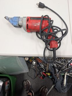 Milwaukee 6852-20 Heavy Duty 18-Gauge Metal Shear – Corded
