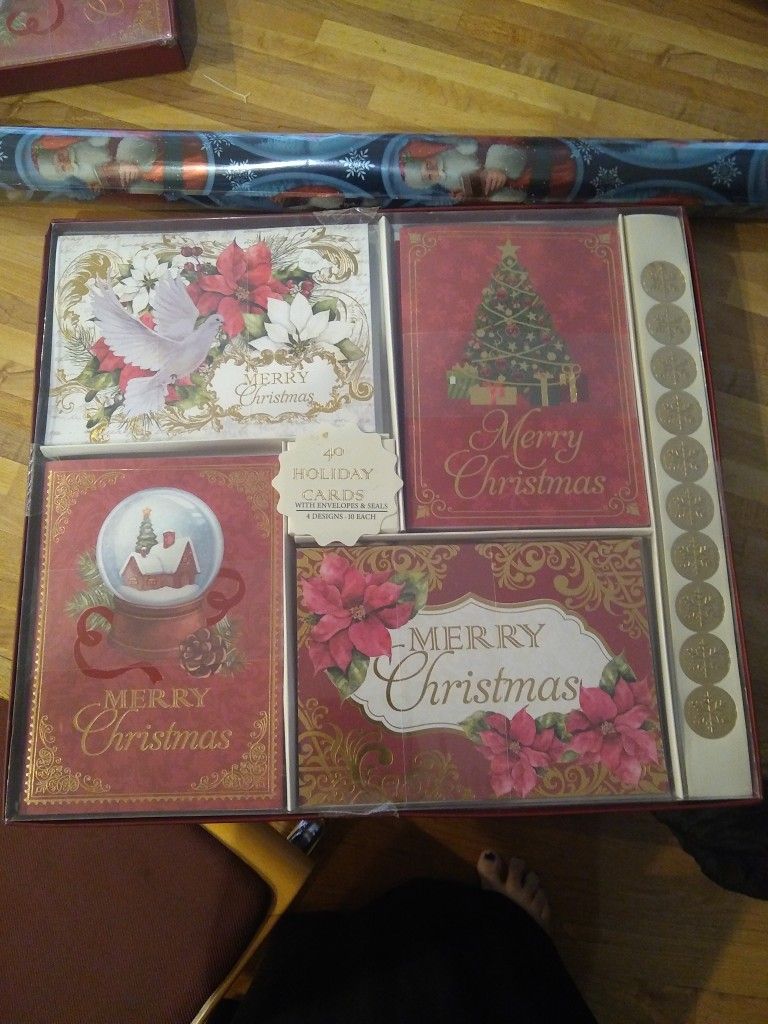 Merry Christmas Cards, Fancy Metallic Santa Wrapping Paper, 40 Large Cards, Envelopes And Fancy Snowflake Seals