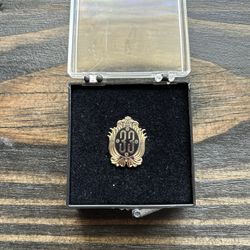 DISNEY CLUB 33 Pin 