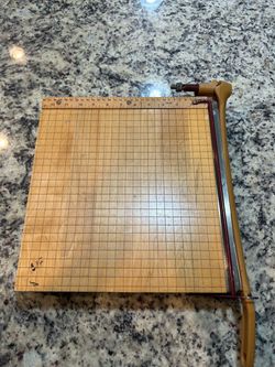 Paper cutter