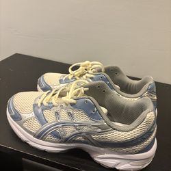 Size 8 blueberry creme ASICS brand new