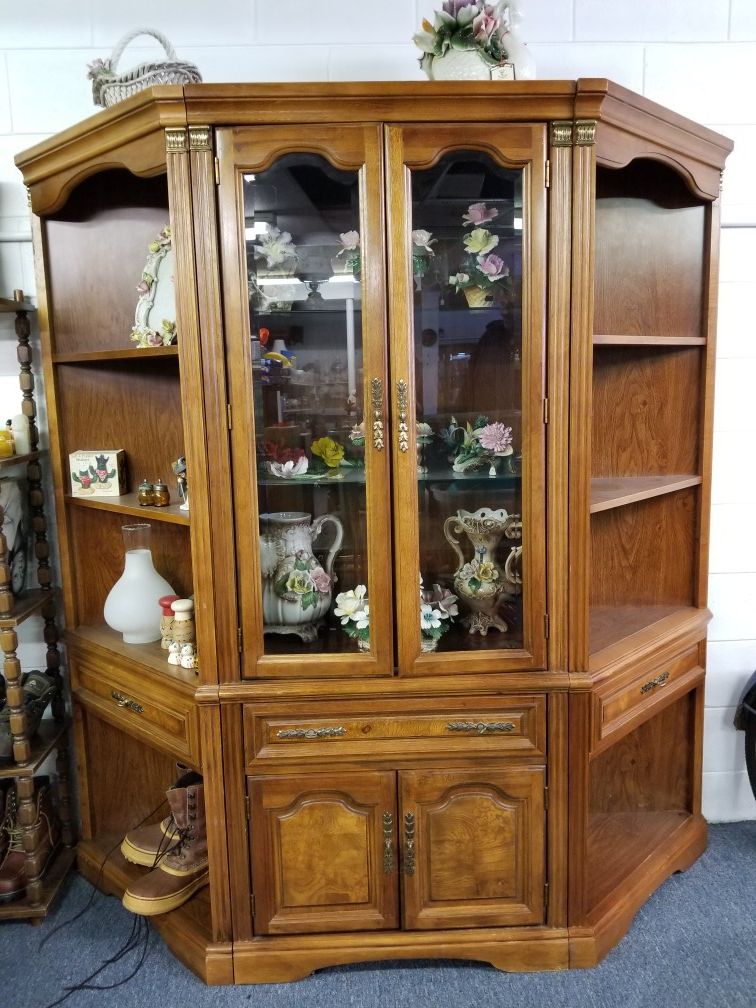 Broyhill 3 piece curio shelf