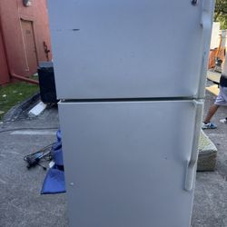 White General Electric top-freezer refrigerator. 