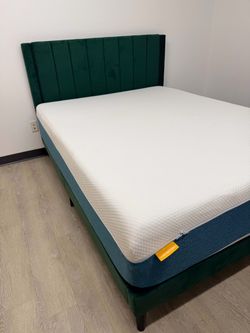 Queen bed frame and mattresses