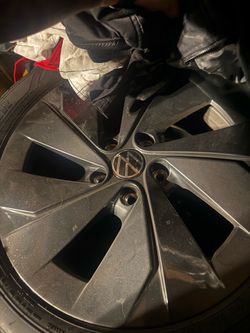 Volkswagen Taos Wheels and tires 215/55/17