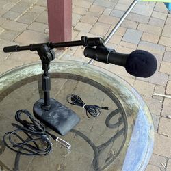 3 x microphones w/ stand