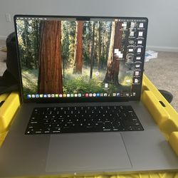 M1 MacBook Pro 1tb 32 GB Ram