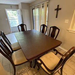 Queen Ann Dining Table w/ 6 Matching Chairs