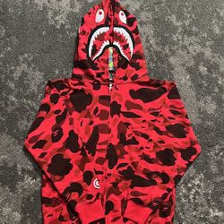 🚨BRAND NEW🚨Red Camo Bape Hoodie🛍️🔌