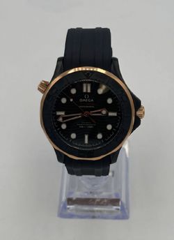 Stainless Steel Diver Watch – Sporty Luxury Style