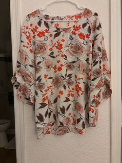 Beautifully made floral XL women's flowing shirt
