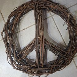 Cool Grapevine Peace Sign Wall Decor 