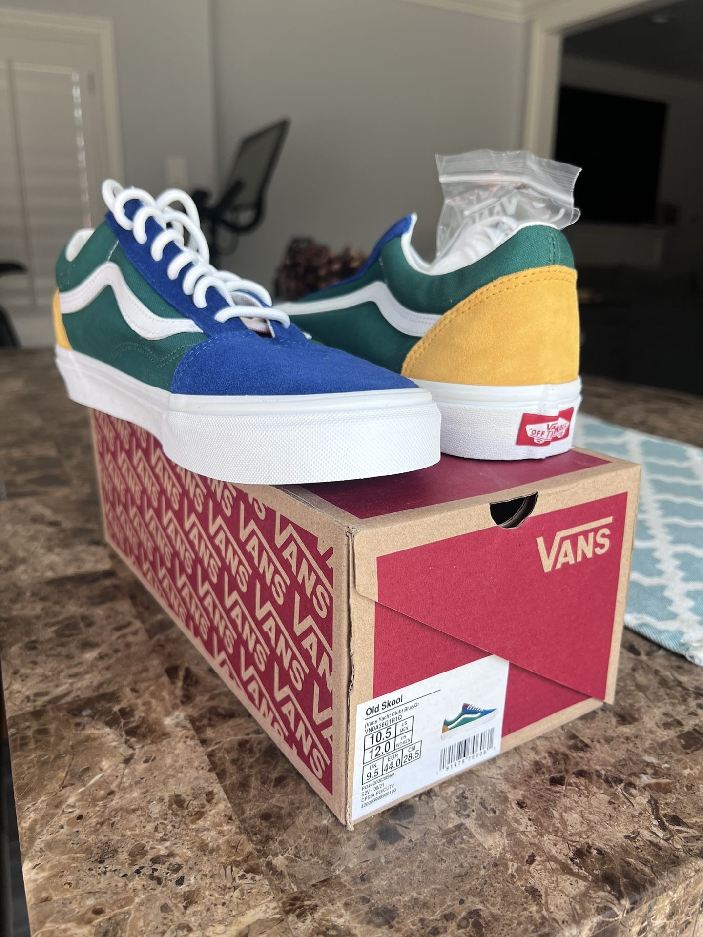 BRAND NEW Vans Old Skool Yacht Club