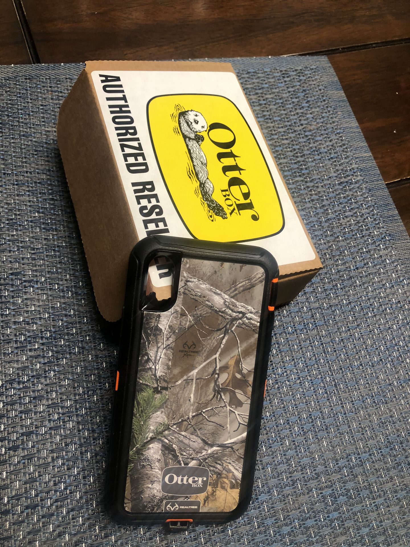 Case Otter box .. for iPhone xs Or iPhone 10 Xs