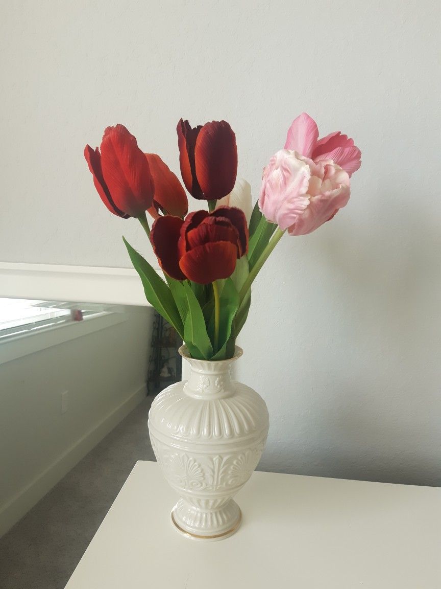 LENOX FLOWERS VASE
