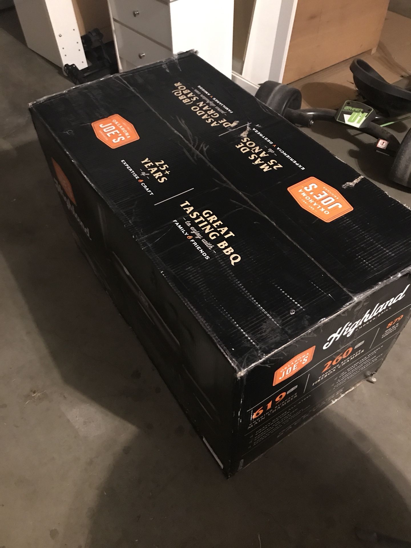 Oklahoma Joe’s Highland 879 sq-in black charcoal horizontal smoker