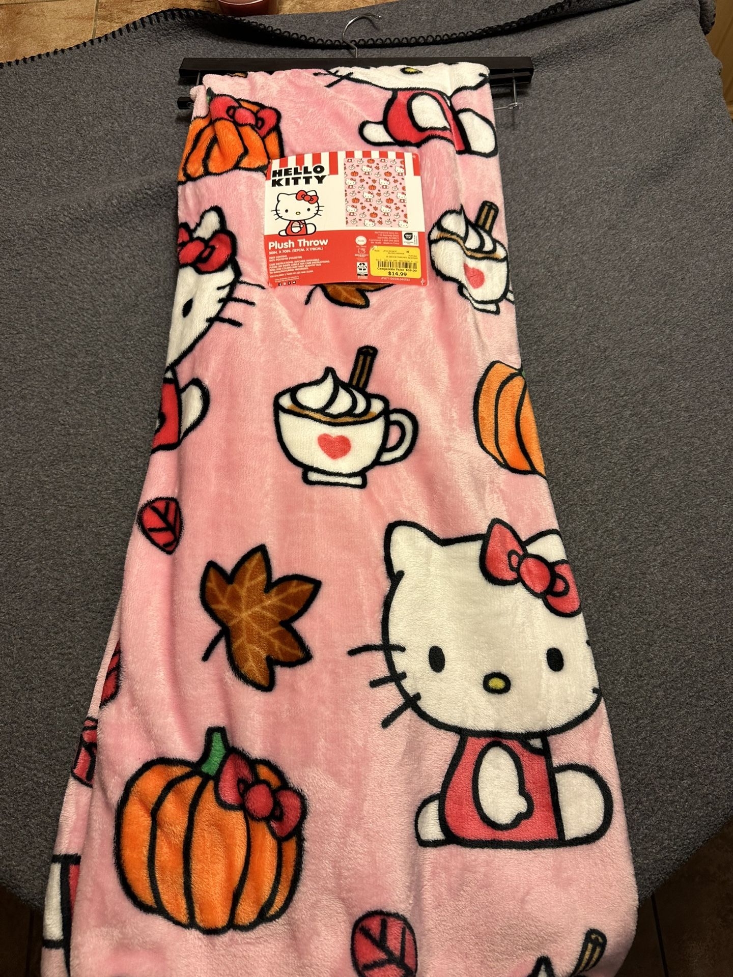 Hello Kitty, plush throw blanket
