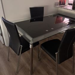 🚨 Must Sell by Tuesday – Expandable Glass Dining Table + 6 Reclinable Chairs