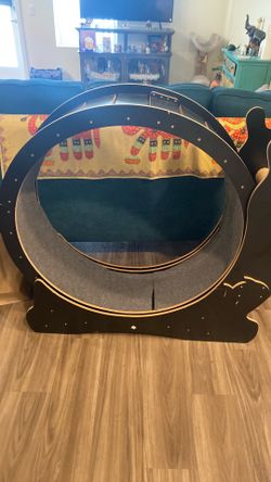 Like new our cats never used it can hold 200 pounds