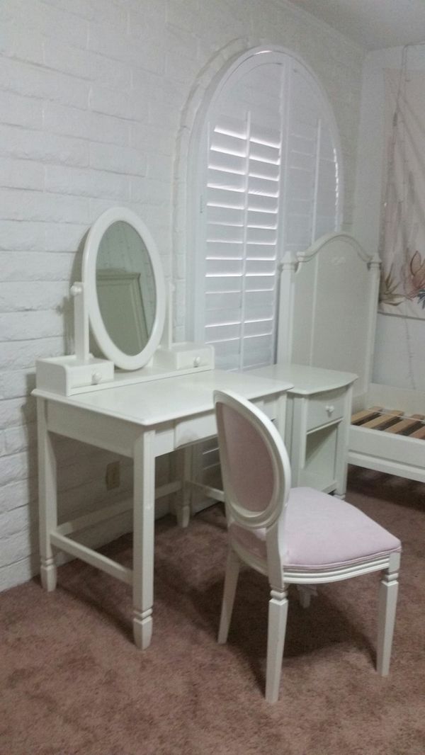 Pottery barn kids Madeline writing desk vanity and chair for Sale in