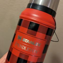 STANLEY Pendleton red and black plaid 32 oz