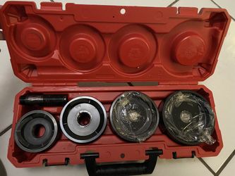 Knockout Set Milwaukee in red case Nice condition I only use it one time