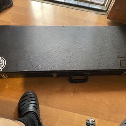 Roadrunner Hard case For Guitar/bass