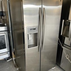Kenmore Refrigerator 33x67
