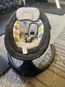 Electric baby swing with built in sound machine and remote