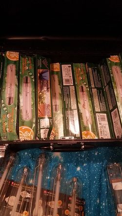 16 Brand New and 10 used for one round only: 600W HPS LUCALOX PSL (photosynthesis) Bulbs