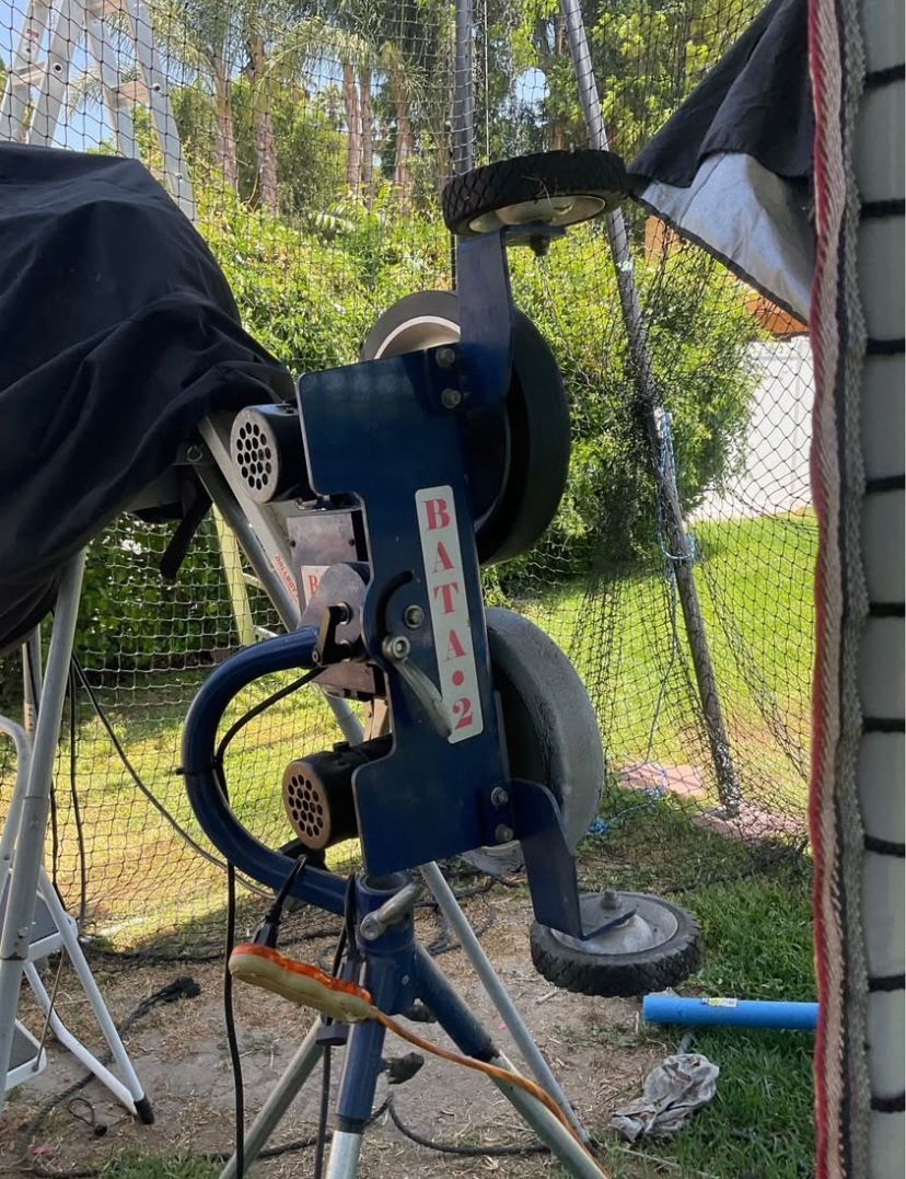 Bata-2 Pitching Machine
