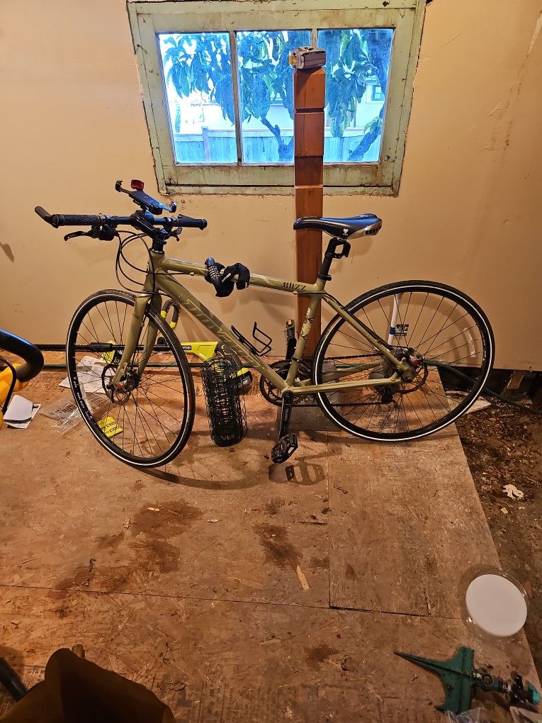 Novara Buzz Bike 16" 27 Speed Hybrid Commuter Bike